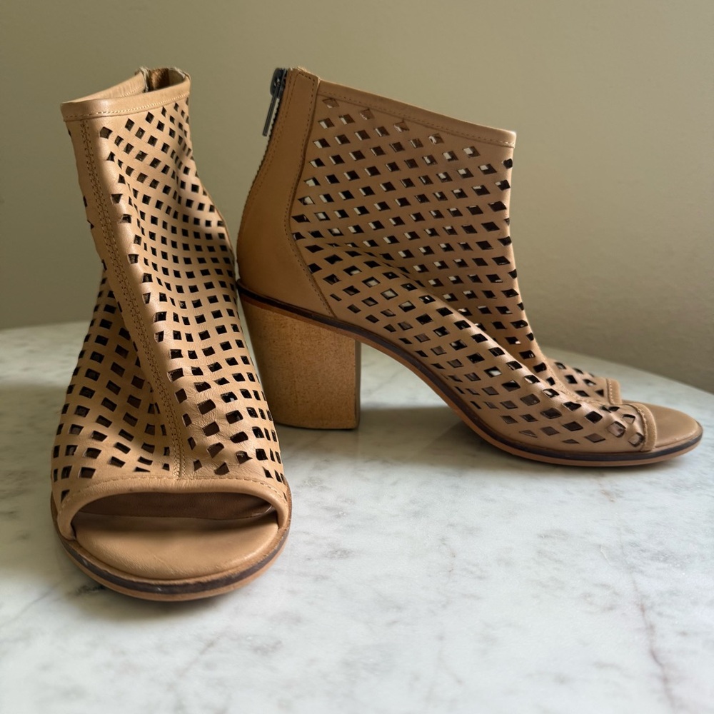 Kelsei Dagger Leather Heeled Boots
